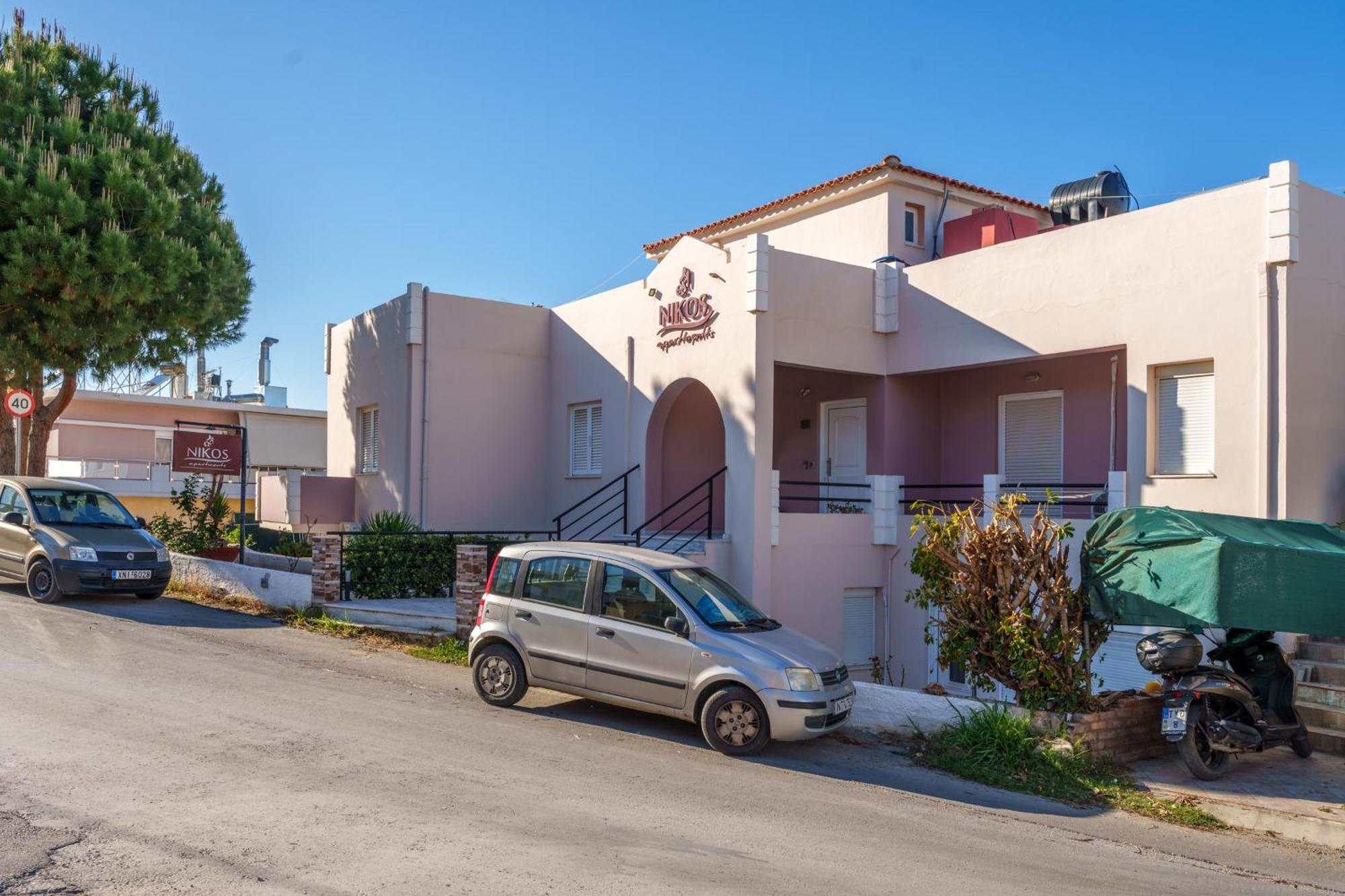 Nikos Apartments Agia Marina Buitenkant foto