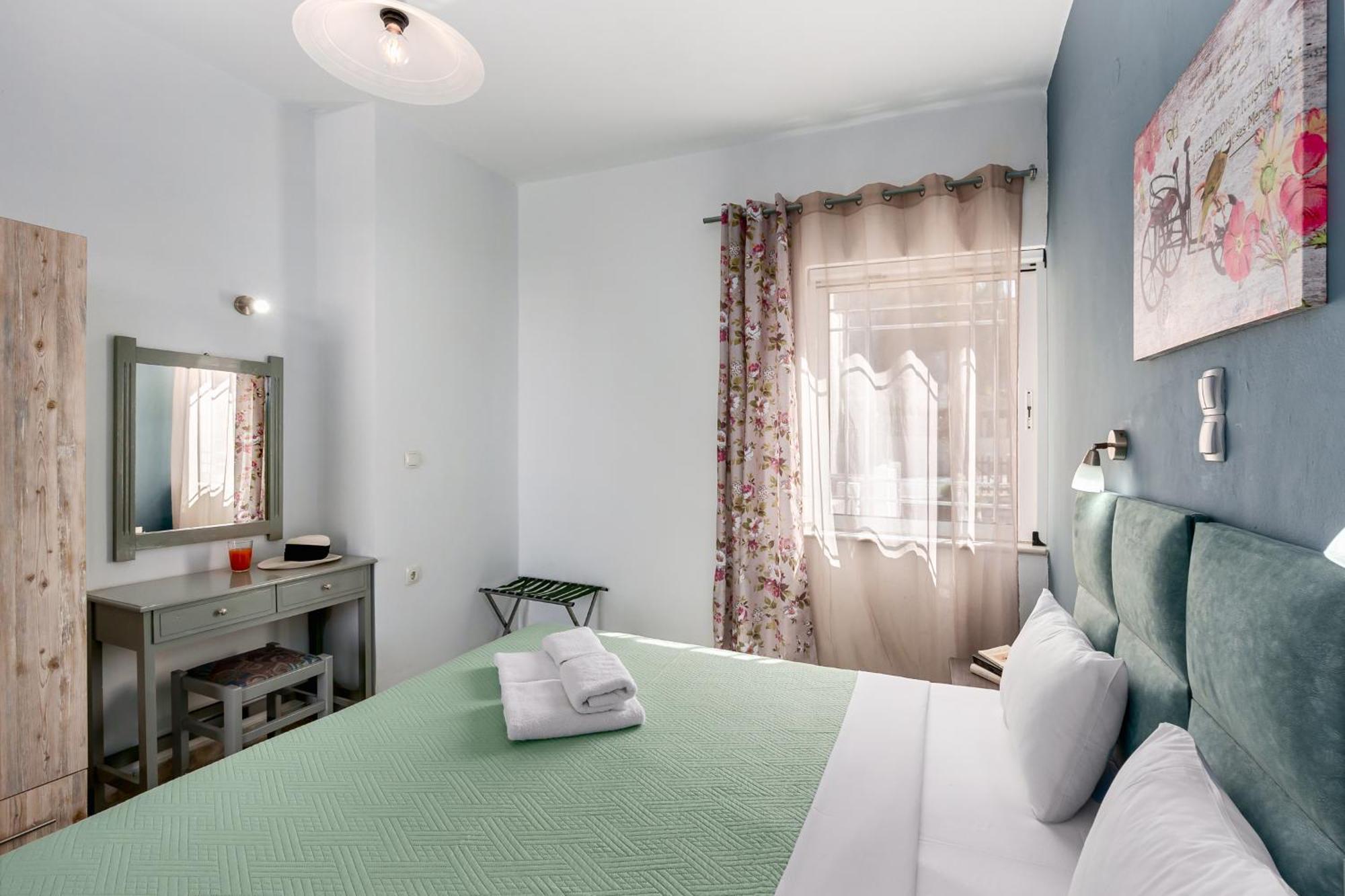 Nikos Apartments Agia Marina Buitenkant foto