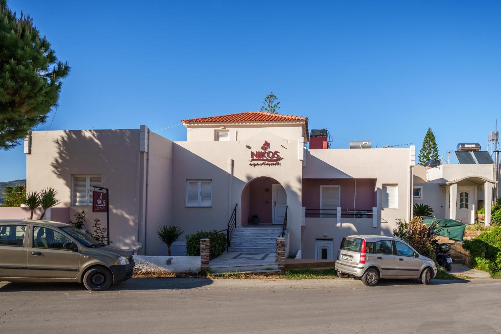 Nikos Apartments Agia Marina Buitenkant foto