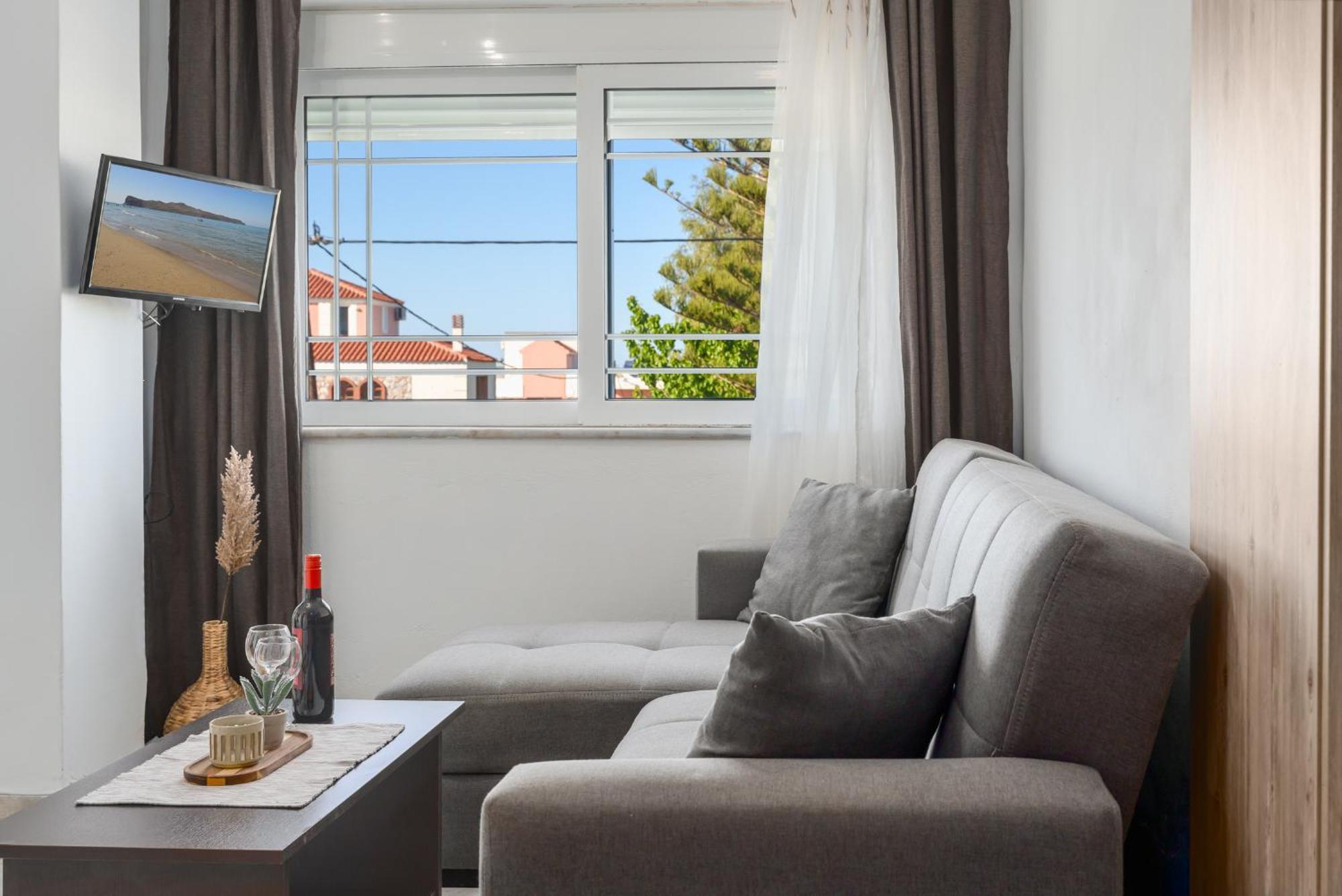 Nikos Apartments Agia Marina Buitenkant foto