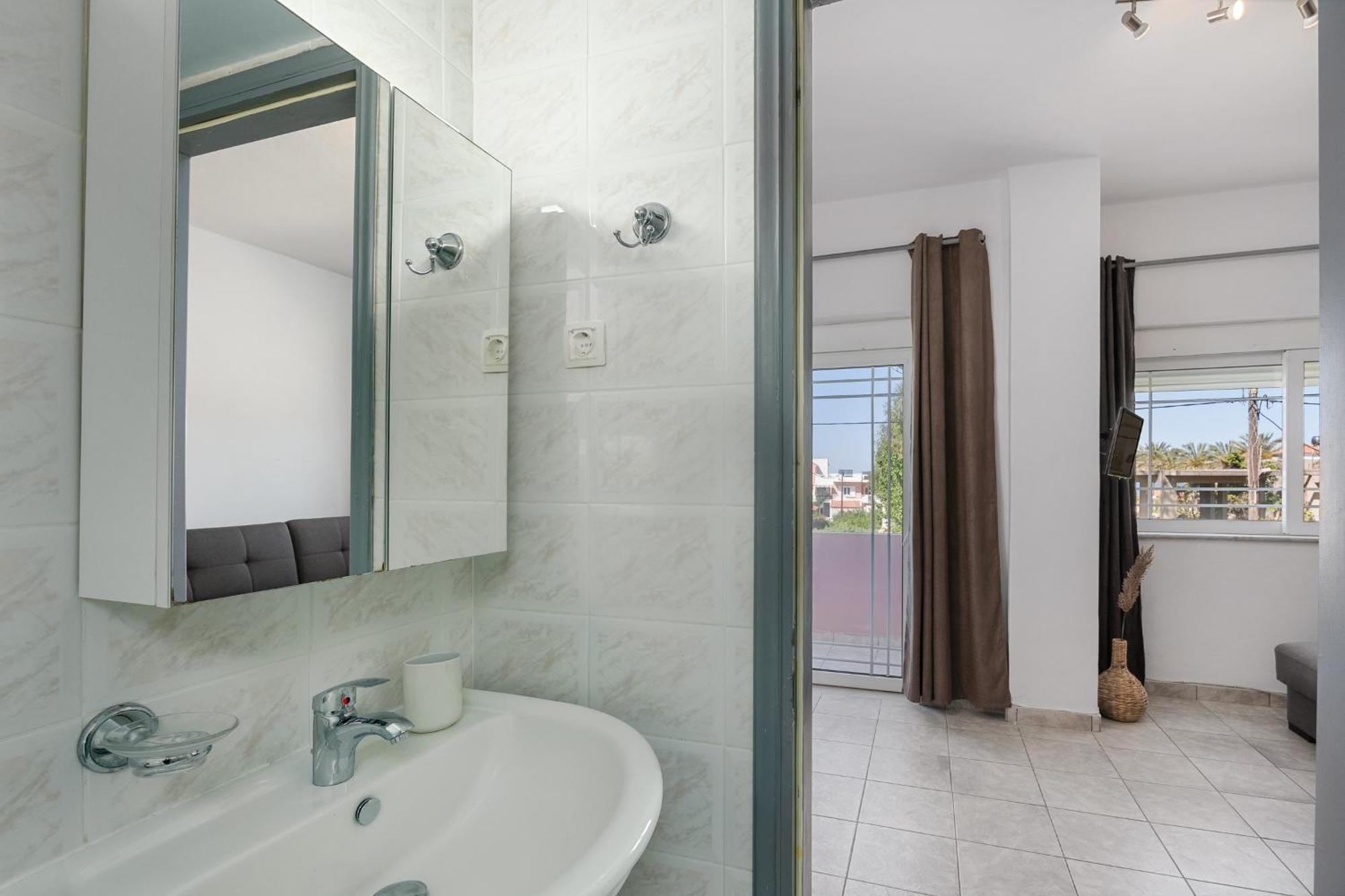 Nikos Apartments Agia Marina Buitenkant foto
