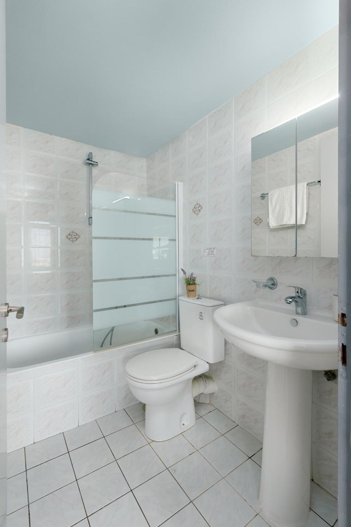 Nikos Apartments Agia Marina Buitenkant foto